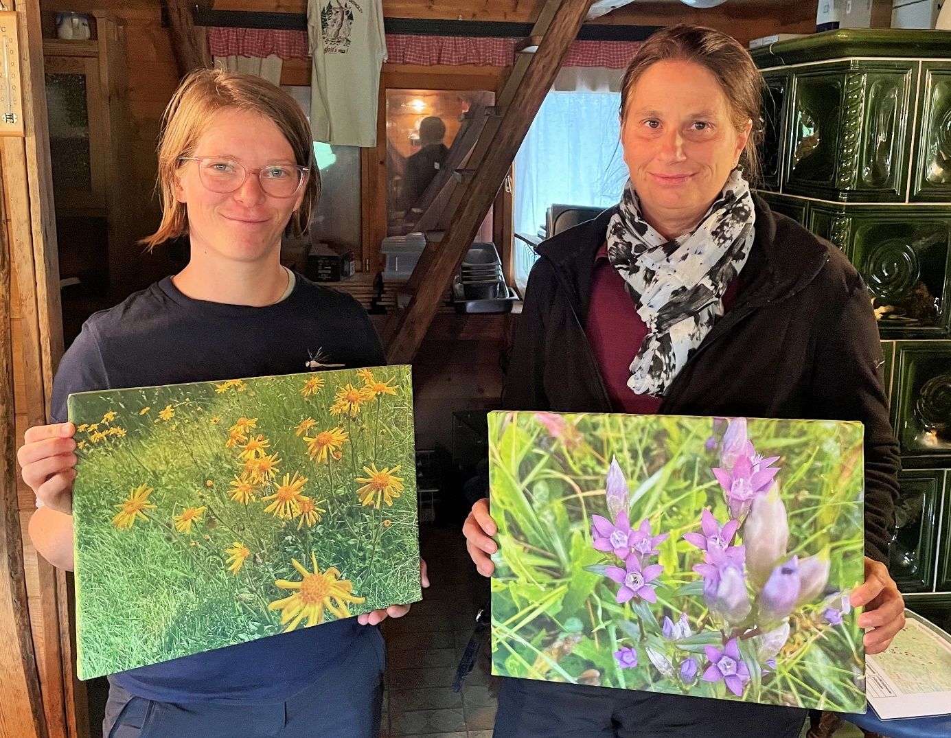 Einführung zum Böhmischen Kranzenzian bei einem Workshop im Informationsblockhaus im Naturpark Nordwald