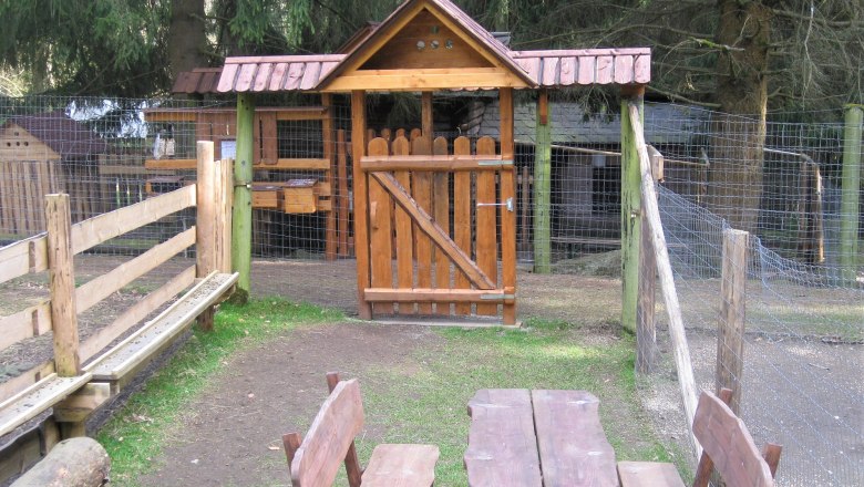Feeding area near the animal enclosures, © Verein Naturpark Nordwald